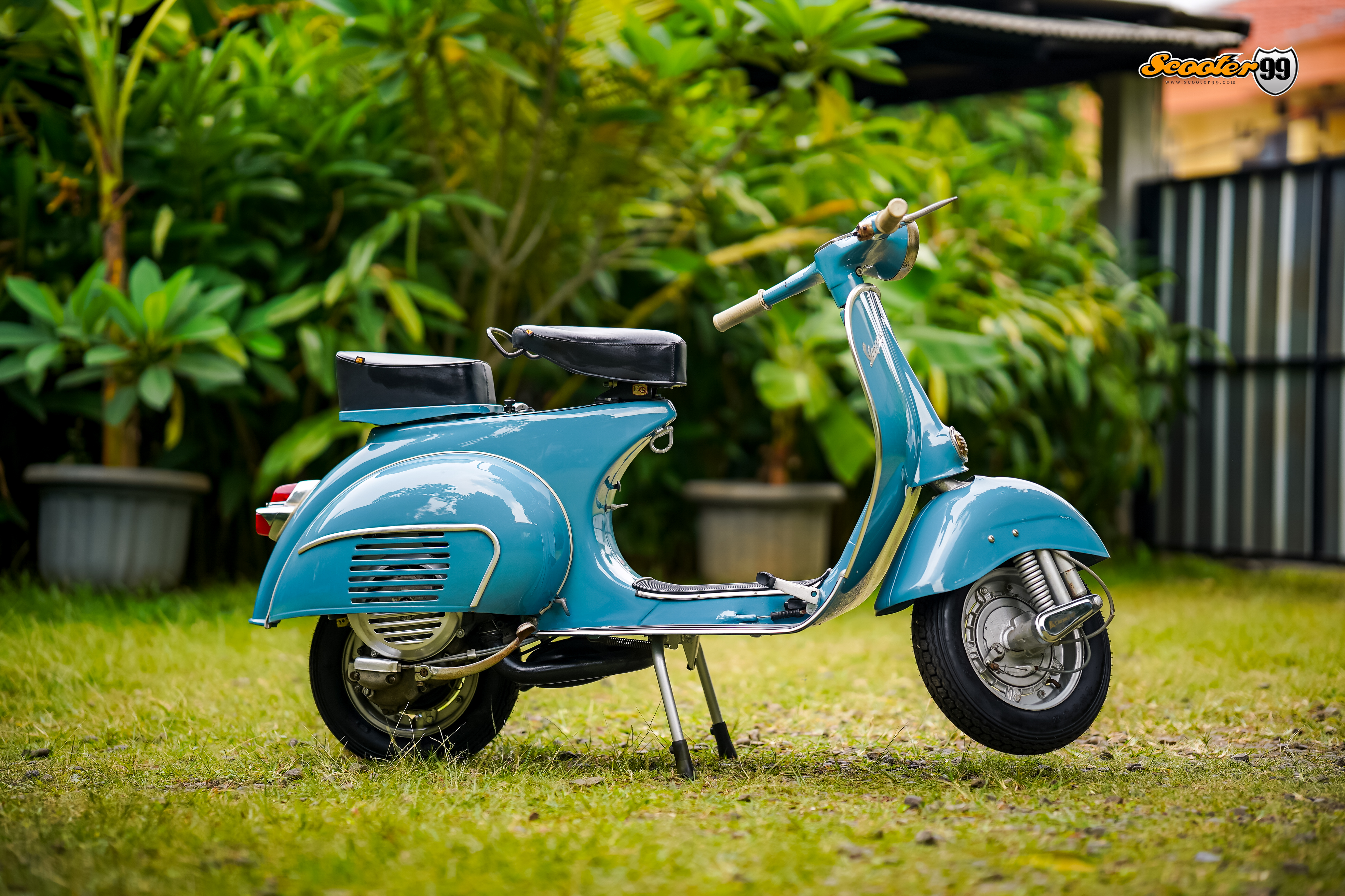 Vespa 150 Medium Blue front view